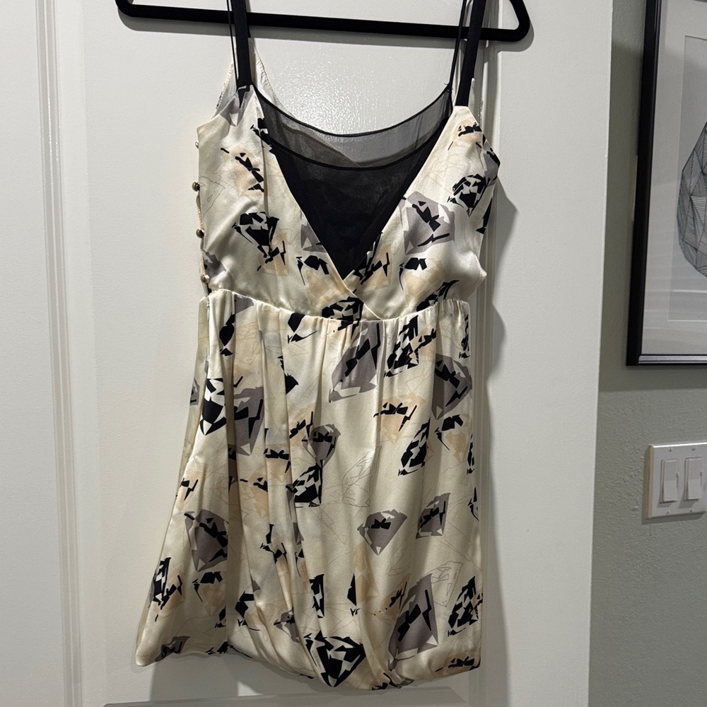 Chic 100% Silk Black and Cream Dress with Geometric Print